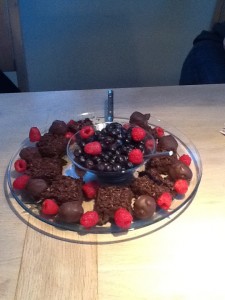 Choko fristelse og kokoskakaokugler med frisk frugt 😍