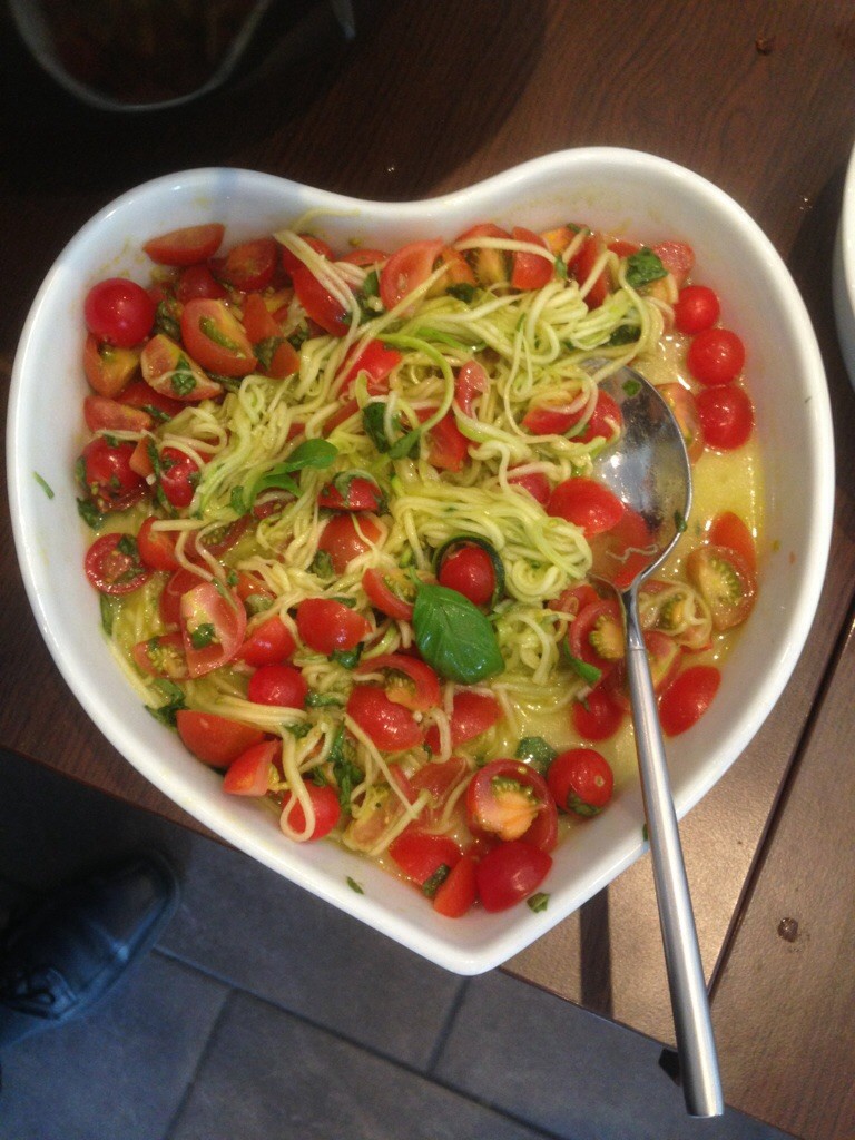 Squashetti salat