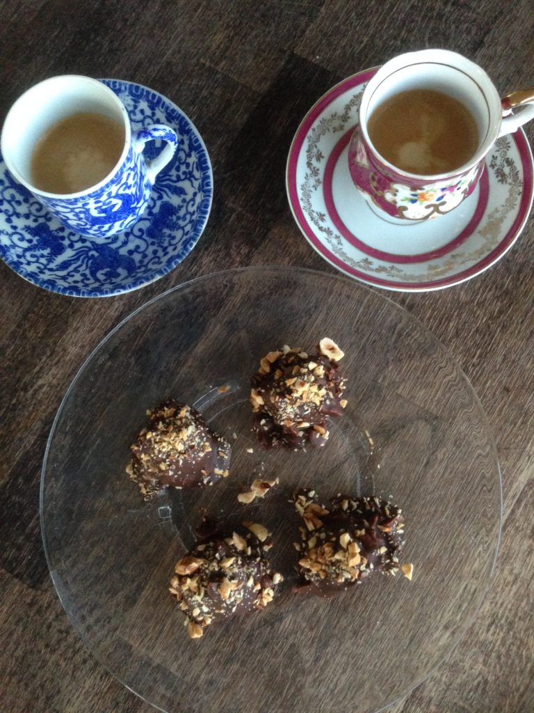 Hasselnøddekugler og espresso