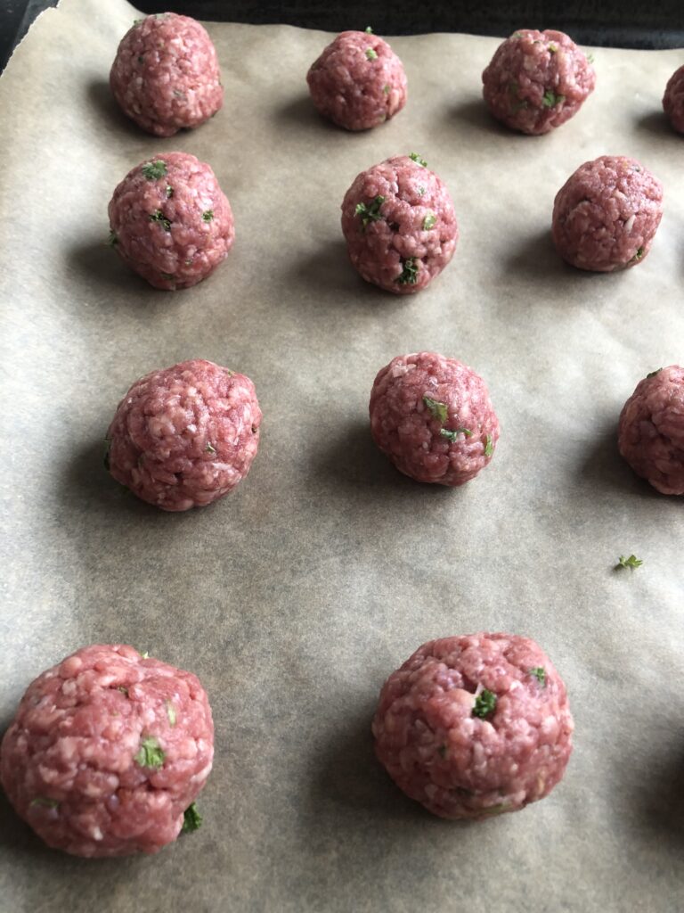 Kødboller med persille, hvidløg og citronskal