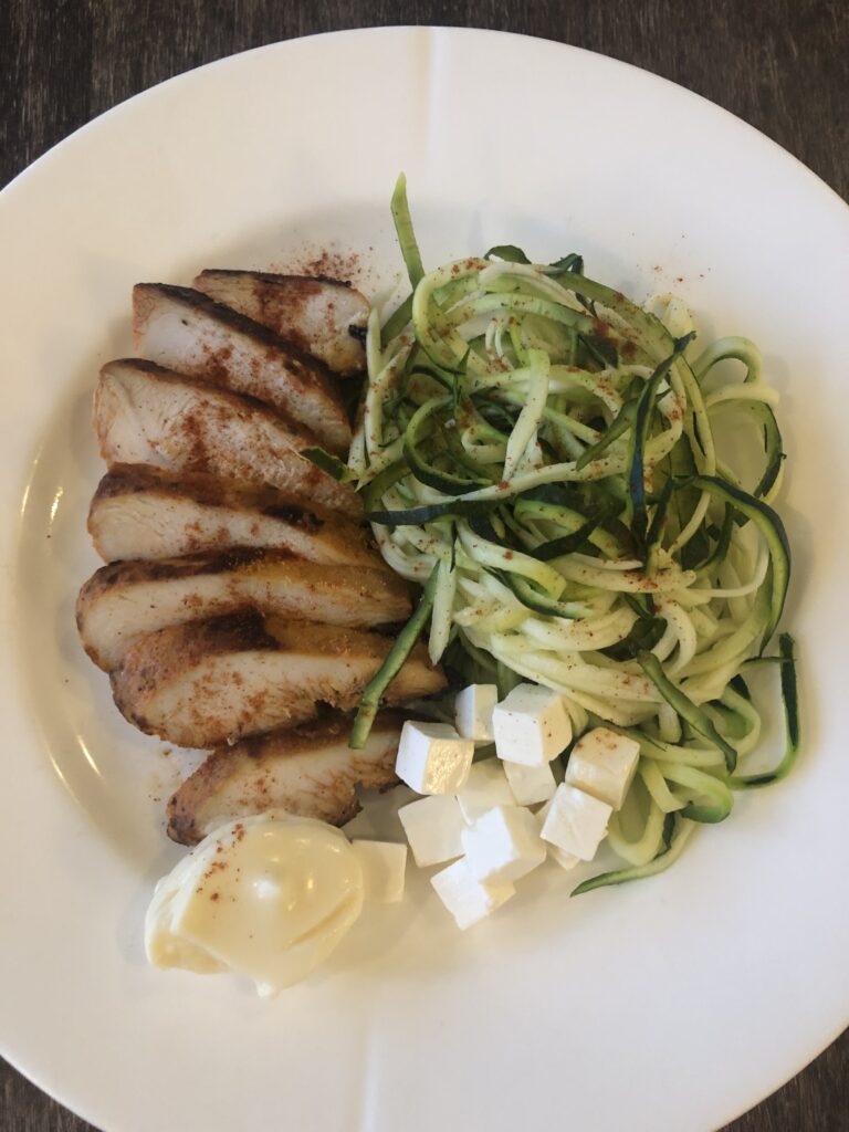 Kyllingefilet, spagettisquash, feta og mayo.
