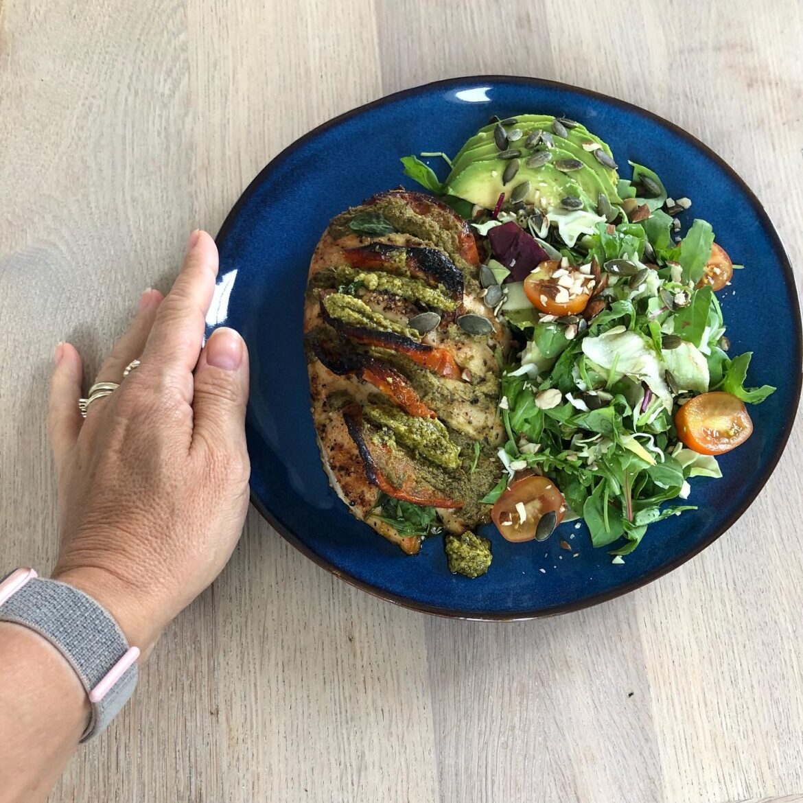 Kyllingebryst og salat